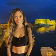 Το μοντέλο Ελίζαμπεθ Μπερτ από τις ΗΠΑ έπεσε από τα σύννεφα διαπιστώνοντας πόσους Έλληνες έχει στην Κρήτη – Γκάφα ή τρολάρισμα;, διερωτώνται τα social media.