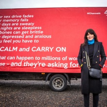 Το «κίνημα της εμμηνόπαυσης», οι αντιδράσεις στη Βρετανία και τα ξεπερασμένα στερεότυπα για το τι σημαίνει να είσαι γυναίκα.