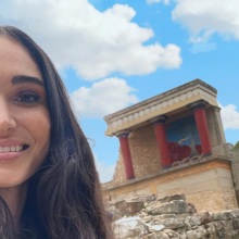 Το μοντέλο Ελίζαμπεθ Μπερτ από τις ΗΠΑ, που είχε ανακαλύψει «έκπληκτη» ότι ζουν πολλοί Έλληνες στην Κρήτη, έκανε νέα viral δημοσίευση από την Κνωσό.