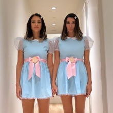 Η Τζέσικα Άλμπα ευχαριστεί τη 14χρονη κόρη της, που την άφησε να «δανειστεί» την αποκριάτικη στολή της «The Shining» για το φετινό Halloween.