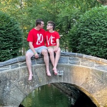 Γνωρίστηκαν ως άνδρας και γυναίκα, αλλά δεν άφησαν τη φυλομετάβαση να επηρεάσει τη σχέση τους - Του έκανε πρόταση γάμου λίγες εβδομάδες μετά το coming out.