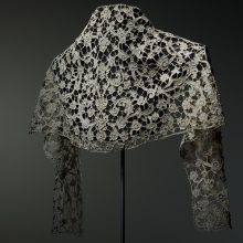 Δαντελένιο μαντήλι φτιαγμένο με βελόνα. Ιταλία, περ. 1700. Textilmuseum St. Gallen. Δωρεά του John Jacoby, 1954. © Michael Rast / Bard Graduate Center