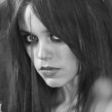 Η Lady Gaga γίνεται goth στο χορευτικό βίντεο «Bloody Wednesday» εμπνευσμένο από την νέα μόδα του TikTok