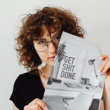 Όπως κάθε χρόνο, λίγο πριν την Πρωτοχρονιά, δίνουμε στον εαυτό μας υποσχέσεις και ελπίζουμε να τις τηρήσουμε. Παρακάτω θα βρείτε 100+1 υποσχέσεις για να σας βοηθήσουν να τηρήσετε έστω και μία. 