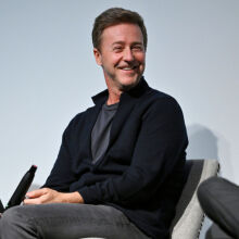 Edward Norton: Ανακάλυψε ότι η Ποκαχόντας είναι η 12η προγιαγιά του και οι πρόγονοί του είχαν κάποτε σκλάβους