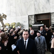 Κηδεία Νίκου Ξανθόπουλου: Η στιγμή που εξέρχεται το φέρετρο