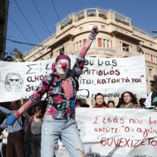 Ηθοποιός - κλόουν στην κινητοποίηση για την υποβάθμιση των πτυχίων των δραματικών σχολών