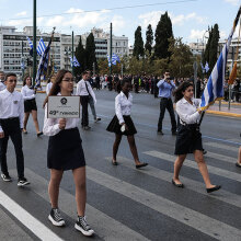 Παρέλαση μαθητών, σπουδαστών, προσκόπων και οδηγών μπροστά από το Μνημείο του Άγνωστου Στρατιώτη στην Αθήνα για την εθνική επέτειο της 28ης Οκτωβρίου, Παρασκευή 28 Οκτωβρίου 2022. 