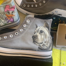 Η «Αχ Ματίνα» aka Ματίνα Λαμπροπούλου μιλάει αποκλειστικά στο Lookmag για τα custom made sneakers που ζωγραφίζει.