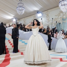 Μet Gala 2023: Η Ντούα Λίπα με αμύθητης αξίας κοσμήματα στο κόκκινο χαλί - Η ιστορία πίσω από το νέο διαμάντι της Tiffany & Co.