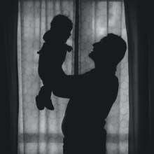 Τα στερεότυπα και οι αλλαγές για τον ρόλο και την κλίση γυναικών και ανδρών ως μαμάδων και μπαμπάδων.