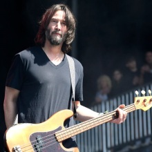 Ο Κιάνου Ριβς και οι Dogstar έδωσαν την πρώτη τους συναυλία μετά από 20 χρόνια - O διάσημος ηθοποιός παίζει μπάσο και κάνει φωνητικά στο indie ροκ συγκρότημα.