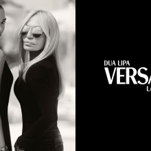 Η πιο καλοκαιρινή συλλογή Versace σε συνεργασία με τη Dua Lipa