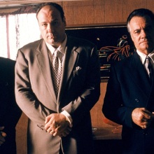 Σαν σήμερα 10 Ιουνίου: Το 2007 προβάλλεται στο HBO το πολυσυζητημένο φινάλε της σειράς - ορόσημο «The Sopranos» - Οι θεωρίες για την αινιγματική «μαύρη» οθόνη. 