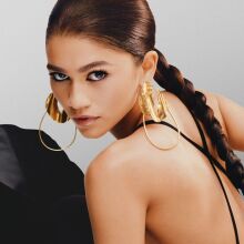 zendaya-lancome-le-8-hypnose-prix_de_beaute_2022_beautemag_12_22