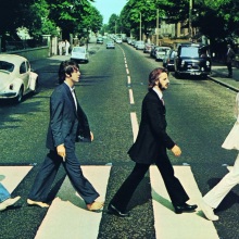 Σαν σήμερα 8 Αυγούστου: Το 1969, οι Beatles φωτογραφίζονται στην Abbey Road από τον Ίαν Μακμίλαν - Η θεωρία συνωμοσίας για τον θάνατο του Πολ ΜακΚάρτνεϊ.