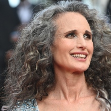 Η Andie MacDowell στο Κόκκινο Χαλί του 74ου  Φεστιβάλ των Καννών