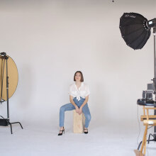 Γυναίκα σε φωτογραφικό στούντιο