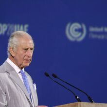 Η απάντηση του βασιλιά Καρόλου στον Σούνακ: Φόρεσε γραβάτα με ελληνική σημαία