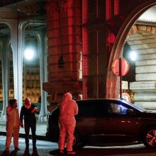 Αιματηρή επίθεση στο Παρίσι με έναν νεκρό και δύο τραυματίες