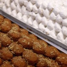 Μελομακάρονα και κουραμπιέδες