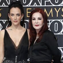 Πρισίλα Πρίσλεϊ - Ράιλι Κίου: Κοινή εμφάνιση στο κόκκινο χαλί των Emmy στον απόηχο της δικαστικής τους διαμάχης για την κληρονομιά της Λίζα Μαρί Πρίσλεϊ. 