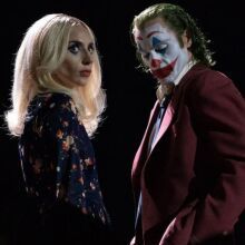 «Joker: Folie à Deux»: Στη δημοσιότητα φωτογραφίες των Χοακίν Φίνιξ και Lady Gaga από το πολυαναμενόμενο σίκουελ.