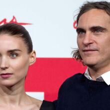 Χοακίν Φίνιξ - Ρούνι Μάρα: Γονείς για δεύτερη φορά – Γνωρίστηκαν το 2012 και παραμένουν ένα από τα σταθερότερα ζευγάρια του Χόλιγουντ.