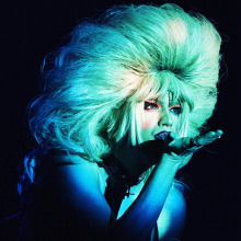 Ο Μίνως Θεοχάρης για το μιούζικαλ «Hedwig and the Angry Inch»