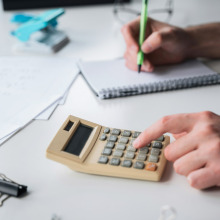 Μεσήλικες, φτωχοί και χρεωμένοι