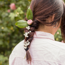 Λουλούδια στα μαλλιά