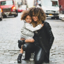 Φοβούνται οι Millenials τη μητρότητα;