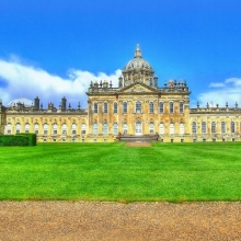 Bridgerton: Tο Κάστρο Χάουαρντ, στο οποίο ο Σάιμον Μπάσετ και η Ντάφνι Μπρίτζερτον περνούν το μήνα του μέλιτος