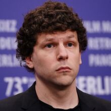 Τζέσι Άιζενμπεργκ: Αίτηση για χορήγηση πολωνικής υπηκοότητας υπέβαλε ο Αμερικανός ηθοποιός - Η οικογένειά του έζησε εκεί για σειρά γενεών. 