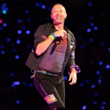 Colplay: Γιατί κάποιοι γκρινιάζουν για τα βραχιολάκια του συγκροτήματος;