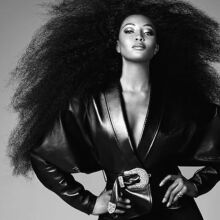 Ναόμι Κάμπελ: Εγκαινιάζεται στο Μουσείο Victoria & Albert του Λονδίνου η πρώτη έκθεση για τη ζωή και την καριέρα του διάσημου τοπ μόντελ 