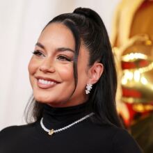 Βανέσα Χάτζενς: Έγινε μητέρα η γνωστή ηθοποιός - Εθεάθη να βγαίνει από το νοσοκομείο με τον σύζυγό της και το παιδί τους