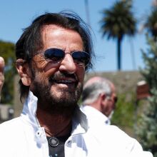 Ρίνγκο Σταρ: O πρώην Beatle γιόρτασε τα γενέθλιά του μαζί με φίλους και θαυμαστές στο Μπέβερλι Χιλς - Διοργάνωσε την ετήσια εκδήλωση «Ειρήνης και Αγάπης».