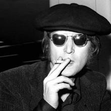 Τζον Λένον: Στο «σφυρί» ζευγάρι γυαλιά του