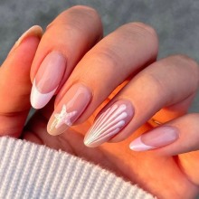 Seashell nails