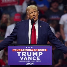 Ο Τραμπ και τα...μαλλιά του 