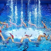 Το show συγχρονισμένης κολύμβησης του Christian Louboutin