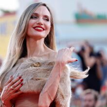 Aντζελίνα Τζολί: Θα λάβει βραβείο στο 40ο Διεθνές Φεστιβάλ Κινηματογράφου της Σάντα Μπάρμπαρα - Έχει απονεμηθεί σε κορυφαίες προσωπικότητες της έβδομης τέχνης