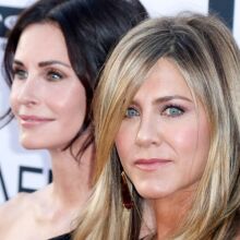 Το μυστικό της Τζένιφερ Άνιστον για να μυρίζει υπέροχα το σπίτι της, σύμφωνα με την Κόρτνεϊ Κοξ - Πώς συνδέεται με τις σταρ του «Friends» το κερί Cece