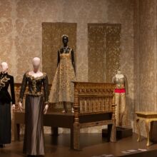 «Solid Gold»: Αφιερωμένη στον χρυσό, το στοιχείο που έχει εμπνεύσει έργα τέχνης και μόδας η νέα έκθεση για τα 200 χρόνια λειτουργίας του Μουσείου του Μπρούκλιν 