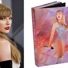 Τέιλορ Σουίφτ: Εντυπωσιακά κέρδη για το βιβλίο «Eras Tour», πούλησε 814.000 αντίτυπα μέσα σε δύο ημέρες - Περιλαμβάνει πάνω από 500 φωτογραφίες της ποπ σταρ. 