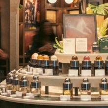 6 πολυτελή αρώματα για τις γιορτές των Χριστουγέννων