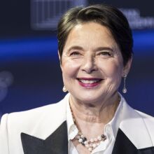 Η Ιζαμπέλα Ροσελίνι συγκλονισμένη από την τραγωδία του Λος Άντζελες - Το μήνυμά της στα social media με ένα καμένο αγαλματίδιο Όσκαρ