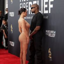 Μπιάνκα Σενσόρι: Εμφανίστηκε γυμνή στο κόκκινο χαλί των Grammy