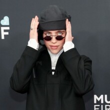 Το άκρως ιδιαίτερο καπέλο που φόρεσε η Μπίλι Άιλις στα Grammy